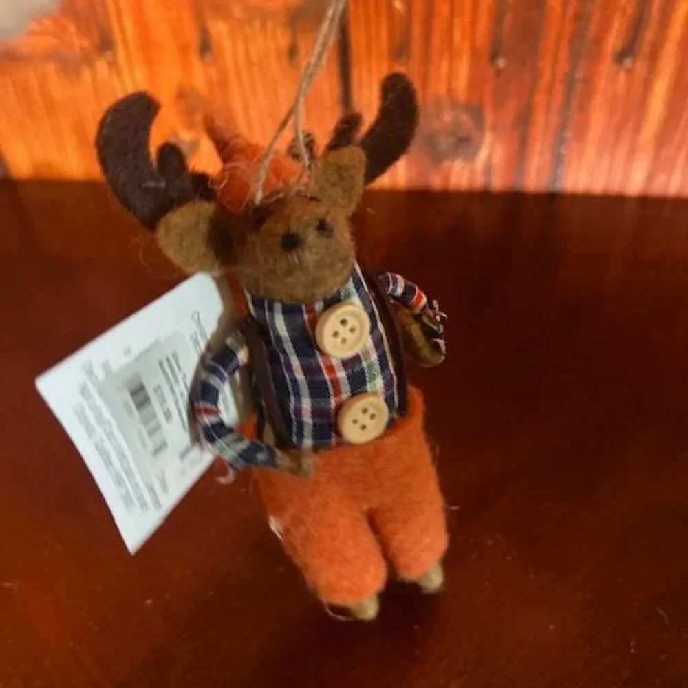 Felt Reindeer & Fox Ornaments With Plaid Outfits‎ & Button holding tools